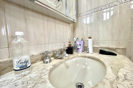Casa à venda com 160m², 4 quartos e 2 vagas Casa à venda com 160m², 4 quartos e 2 vagasBanheiro da Suíte