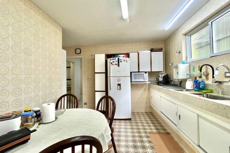 Casa à venda com 160m², 4 quartos e 2 vagas Casa à venda com 160m², 4 quartos e 2 vagasCozinha