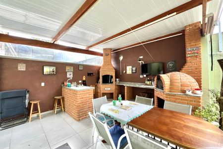 Casa à venda com 160m², 4 quartos e 2 vagas Casa à venda com 160m², 4 quartos e 2 vagasChurrasqueira