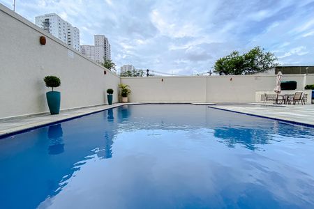 Apartamento à venda com 107m², 3 quartos e 2 vagas Apartamento à venda com 107m², 3 quartos e 2 vagasÁrea comum - Piscina