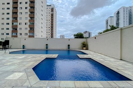 Apartamento à venda com 107m², 3 quartos e 2 vagas Apartamento à venda com 107m², 3 quartos e 2 vagasÁrea comum - Piscina