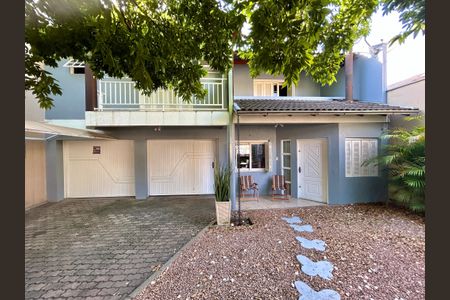 Casa à venda com 290m², 3 quartos e 3 vagasFachada