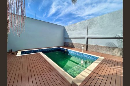 Casa à venda com 290m², 3 quartos e 3 vagasÁrea comum - Piscina