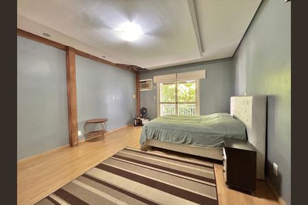 Casa à venda com 290m², 3 quartos e 3 vagasSuíte