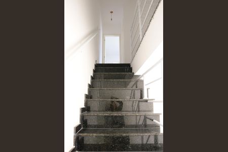 Casa à venda com 119m², 3 quartos e 2 vagasEscada