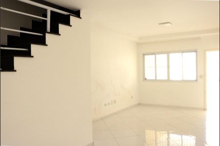 Casa à venda com 119m², 3 quartos e 2 vagasSala de estar