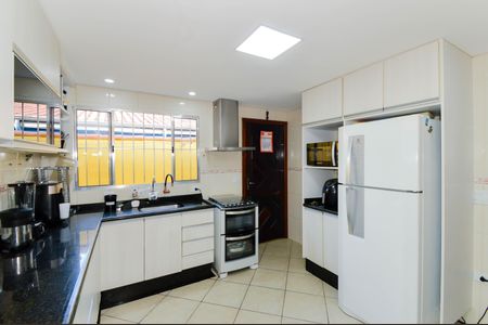 Casa à venda com 228m², 3 quartos e 3 vagas Casa à venda com 228m², 3 quartos e 3 vagasCozinha