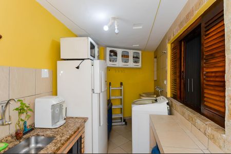 Casa à venda com 228m², 3 quartos e 3 vagas Casa à venda com 228m², 3 quartos e 3 vagasÁrea de Serviço