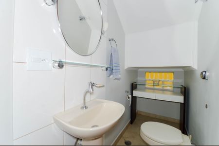 Casa à venda com 228m², 3 quartos e 3 vagas Casa à venda com 228m², 3 quartos e 3 vagasLavabo