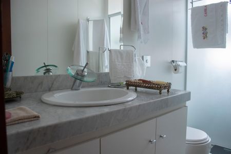 Apartamento à venda com 181m², 4 quartos e 2 vagasBanheiro da Suíte