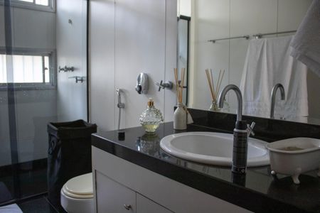 Apartamento à venda com 181m², 4 quartos e 2 vagasBanheiro