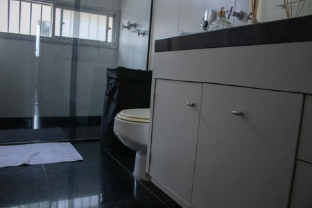 Apartamento à venda com 181m², 4 quartos e 2 vagasBanheiro