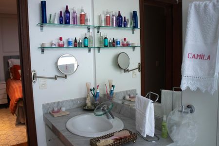 Apartamento à venda com 181m², 4 quartos e 2 vagasBanheiro da Suíte