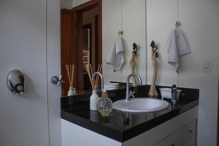 Apartamento à venda com 181m², 4 quartos e 2 vagasBanheiro