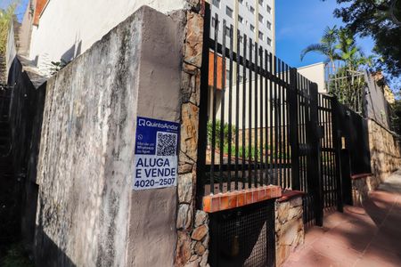 Apartamento à venda com 70m², 3 quartos e 4 vagas Apartamento à venda com 70m², 3 quartos e 4 vagasFachada e placa