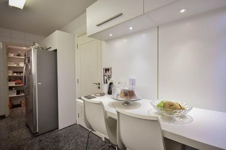 Apartamento à venda com 129m², 3 quartos e 3 vagas Apartamento à venda com 129m², 3 quartos e 3 vagasCozinha