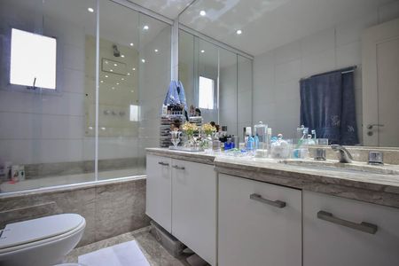 Apartamento à venda com 129m², 3 quartos e 3 vagas Apartamento à venda com 129m², 3 quartos e 3 vagasBanheiro da Suíte 3