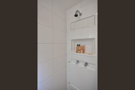 Apartamento à venda com 129m², 3 quartos e 3 vagas Apartamento à venda com 129m², 3 quartos e 3 vagasChuveiro do Banheiro da Suíte 2