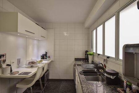 Apartamento à venda com 129m², 3 quartos e 3 vagas Apartamento à venda com 129m², 3 quartos e 3 vagasCozinha