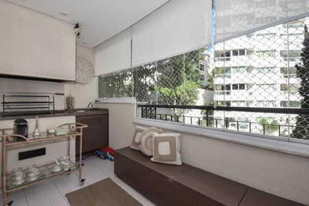 Apartamento à venda com 129m², 3 quartos e 3 vagas Apartamento à venda com 129m², 3 quartos e 3 vagasVaranda