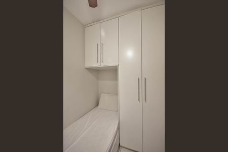 Apartamento à venda com 129m², 3 quartos e 3 vagas Apartamento à venda com 129m², 3 quartos e 3 vagasQuarto de Serviço