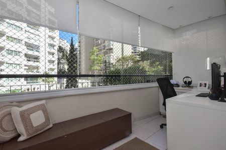 Apartamento à venda com 129m², 3 quartos e 3 vagas Apartamento à venda com 129m², 3 quartos e 3 vagasVaranda