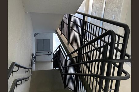 Casa de condomínio à venda com 34m², 2 quartos e sem vaga Casa de condomínio à venda com 34m², 2 quartos e sem vagaÁrea comum - escadas