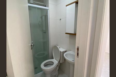 Casa de condomínio à venda com 34m², 2 quartos e sem vaga Casa de condomínio à venda com 34m², 2 quartos e sem vagaBanheiro