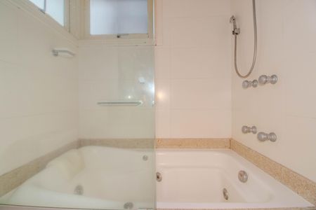 Apartamento para alugar com 139m², 3 quartos e 2 vagas Apartamento para alugar com 139m², 3 quartos e 2 vagasBanheiro da Suíte