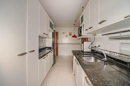 Apartamento para alugar com 139m², 3 quartos e 2 vagas Apartamento para alugar com 139m², 3 quartos e 2 vagasCozinha
