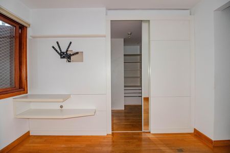 Apartamento para alugar com 139m², 3 quartos e 2 vagas Apartamento para alugar com 139m², 3 quartos e 2 vagasSuíte