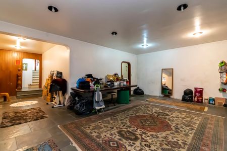 Casa à venda com 370m², 7 quartos e 4 vagas Casa à venda com 370m², 7 quartos e 4 vagasGaragem