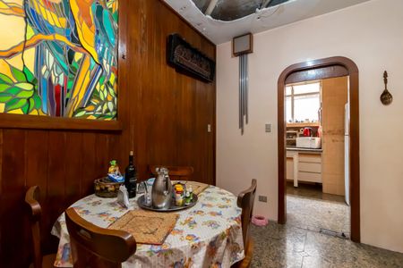 Casa à venda com 370m², 7 quartos e 4 vagas Casa à venda com 370m², 7 quartos e 4 vagasCopa