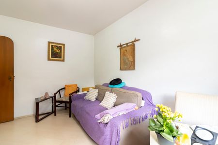 Casa à venda com 370m², 7 quartos e 4 vagas Casa à venda com 370m², 7 quartos e 4 vagasQuarto 2