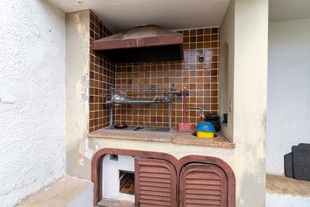 Casa à venda com 370m², 7 quartos e 4 vagas Casa à venda com 370m², 7 quartos e 4 vagasQuintal - Churrasqueira