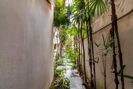 Casa à venda com 370m², 7 quartos e 4 vagas Casa à venda com 370m², 7 quartos e 4 vagasCorredor de Entrada