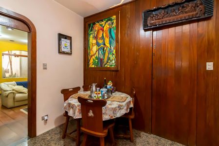 Casa à venda com 370m², 7 quartos e 4 vagas Casa à venda com 370m², 7 quartos e 4 vagasCopa