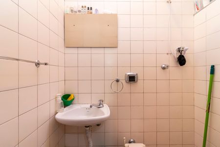 Casa à venda com 370m², 7 quartos e 4 vagas Casa à venda com 370m², 7 quartos e 4 vagasBanheiro de Serviço