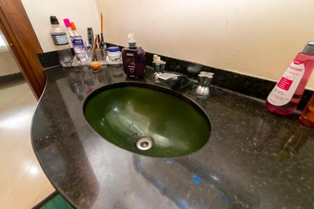 Casa à venda com 370m², 7 quartos e 4 vagas Casa à venda com 370m², 7 quartos e 4 vagasBanheiro 2