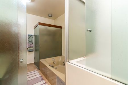 Casa à venda com 370m², 7 quartos e 4 vagas Casa à venda com 370m², 7 quartos e 4 vagasBanheiro da Suíte