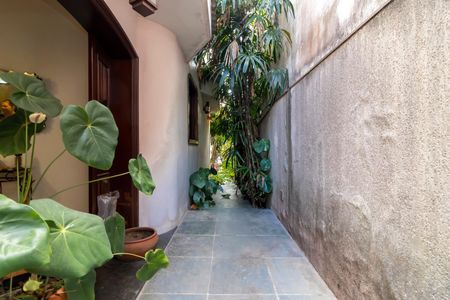 Casa à venda com 370m², 7 quartos e 4 vagas Casa à venda com 370m², 7 quartos e 4 vagasCorredor de Entrada