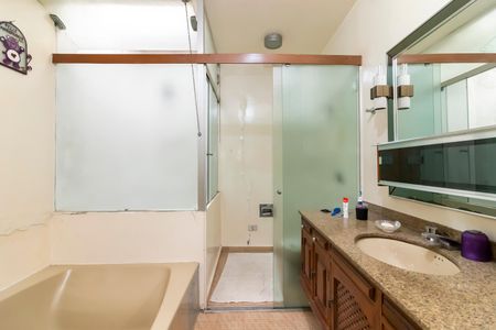 Casa à venda com 370m², 7 quartos e 4 vagas Casa à venda com 370m², 7 quartos e 4 vagasBanheiro da Suíte