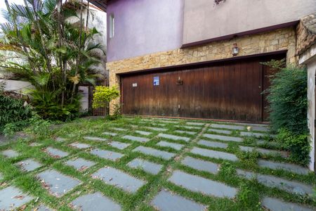 Casa à venda com 370m², 7 quartos e 4 vagas Casa à venda com 370m², 7 quartos e 4 vagasGaragem
