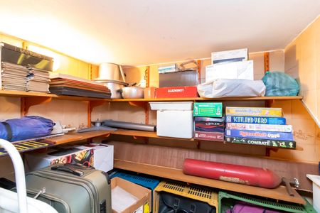 Casa à venda com 370m², 7 quartos e 4 vagas Casa à venda com 370m², 7 quartos e 4 vagasÁrea de Serviço - Despensa