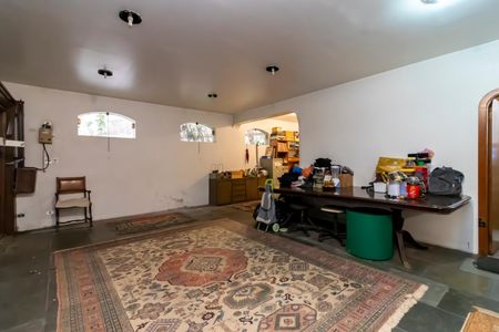 Casa à venda com 370m², 7 quartos e 4 vagas Casa à venda com 370m², 7 quartos e 4 vagasGaragem