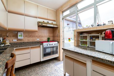 Casa à venda com 370m², 7 quartos e 4 vagas Casa à venda com 370m², 7 quartos e 4 vagasCozinha