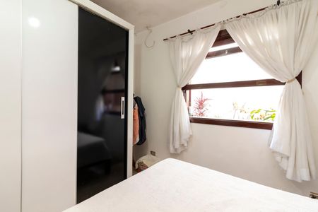 Casa à venda com 370m², 7 quartos e 4 vagas Casa à venda com 370m², 7 quartos e 4 vagasQuarto 4