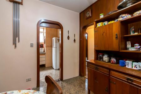 Casa à venda com 370m², 7 quartos e 4 vagas Casa à venda com 370m², 7 quartos e 4 vagasCopa