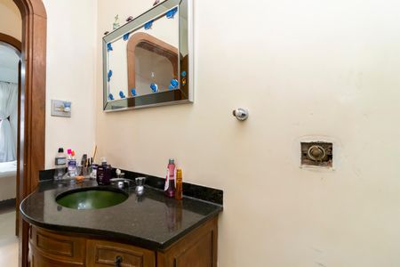 Casa à venda com 370m², 7 quartos e 4 vagas Casa à venda com 370m², 7 quartos e 4 vagasBanheiro 2