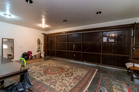 Casa à venda com 370m², 7 quartos e 4 vagas Casa à venda com 370m², 7 quartos e 4 vagasGaragem